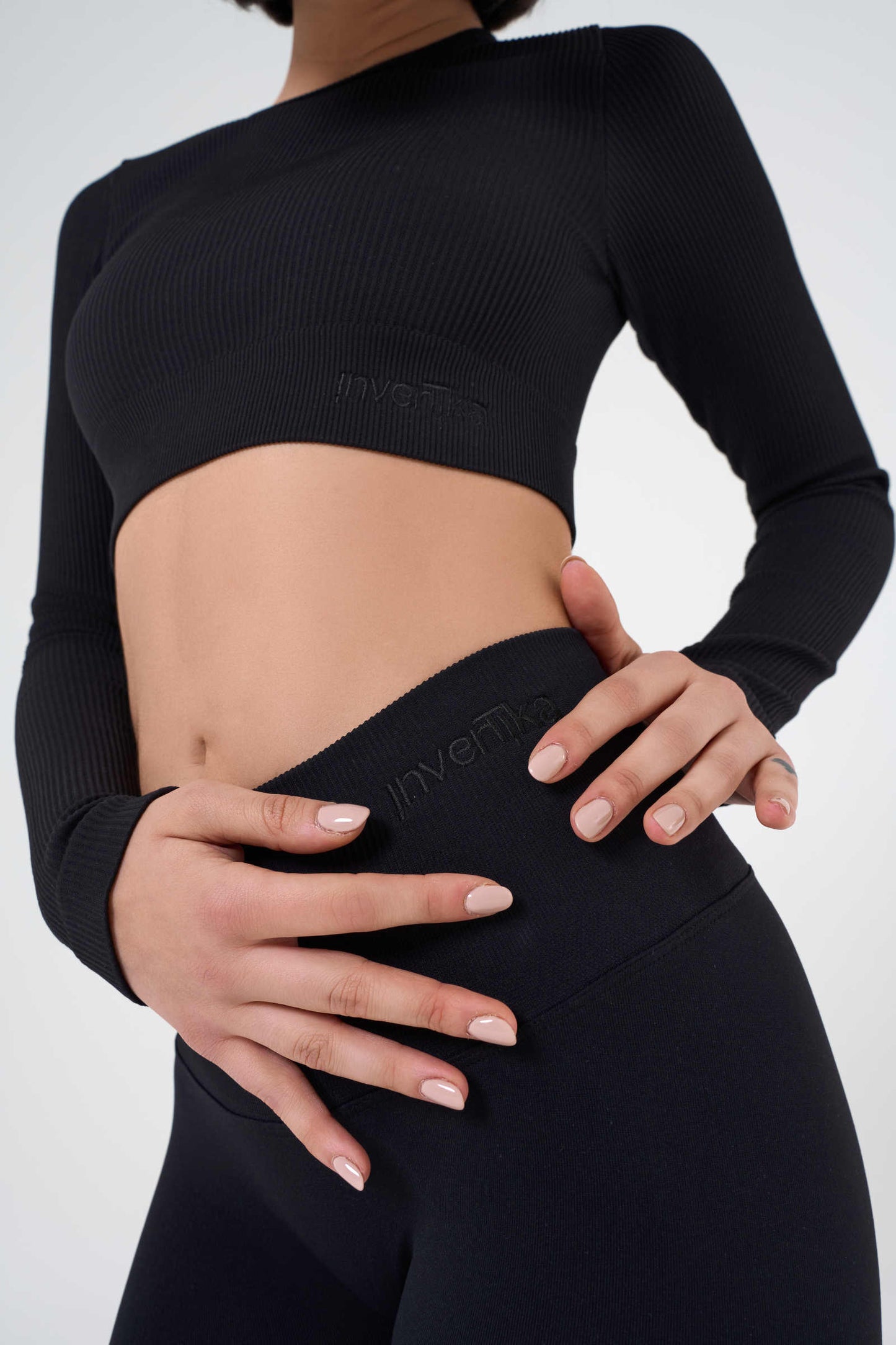 Set Tonika Black Crop Top e Leggings