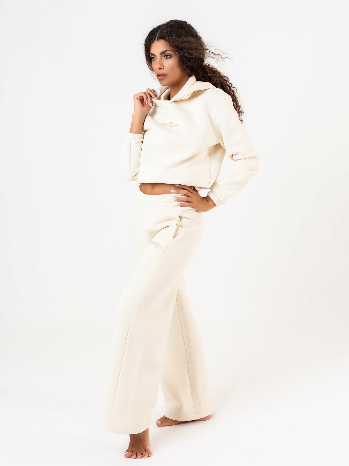 Set Cosmika Cream Felpa Crop Pantalone Svasato