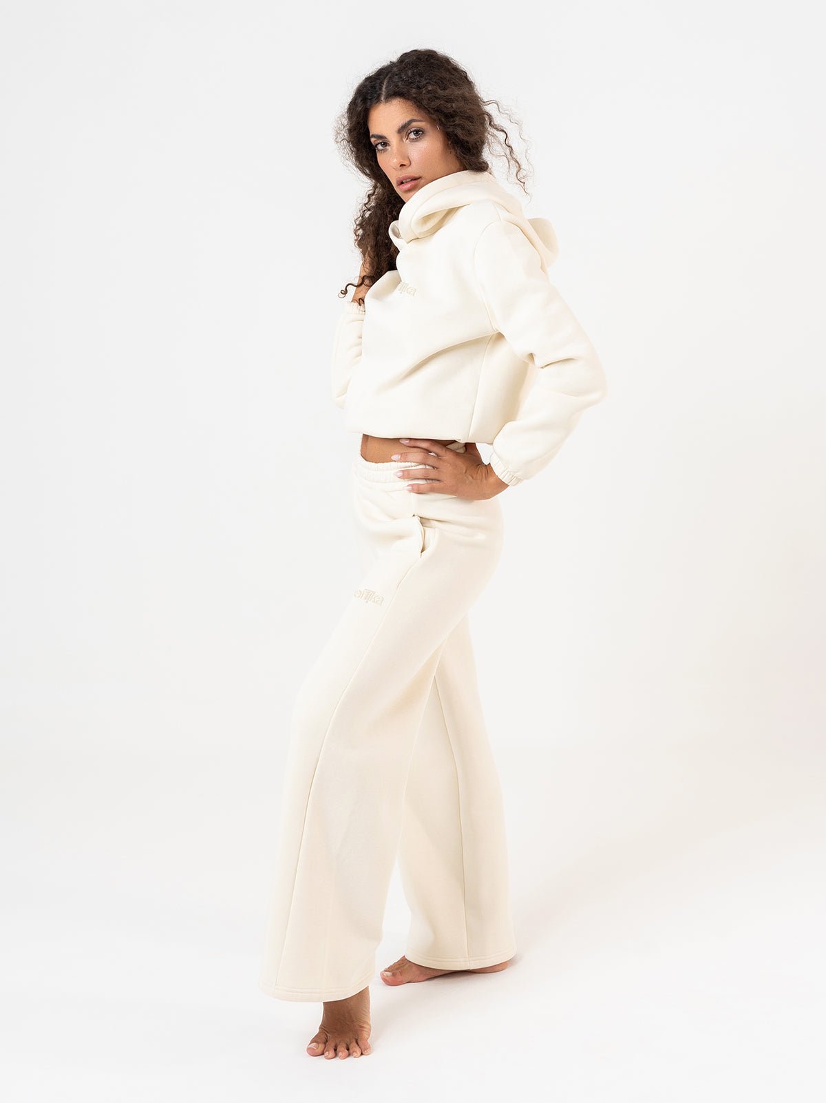 Set Cosmika Cream Felpa Crop Pantalone Svasato