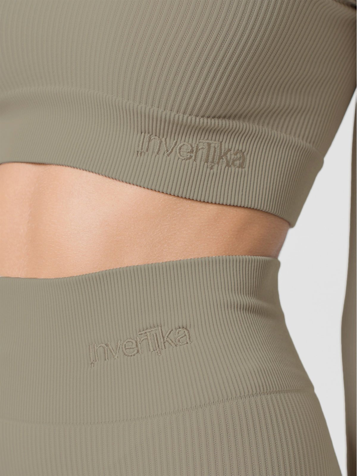 Set Armonika Salvia Crop Top e Bikers