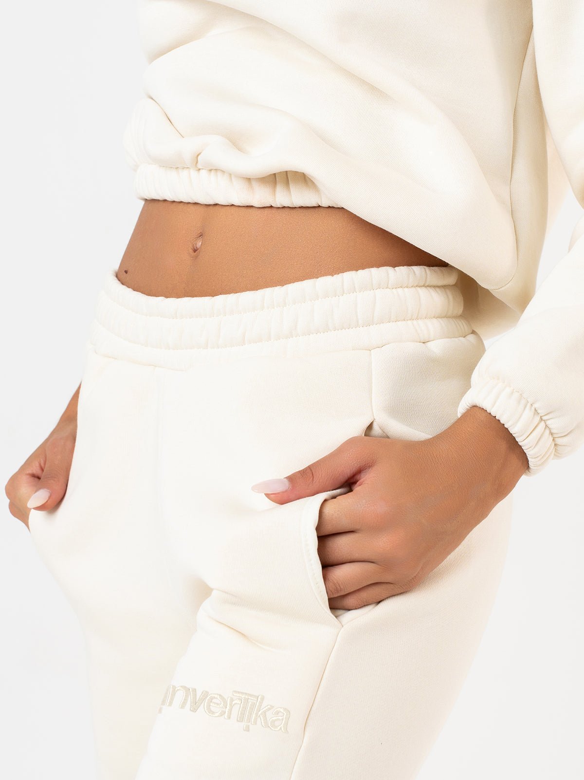 Set Cosmika Cream Felpa Crop Pantalone Svasato