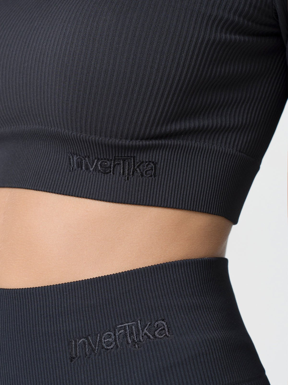 Set Armonika Black Crop Top e Leggings