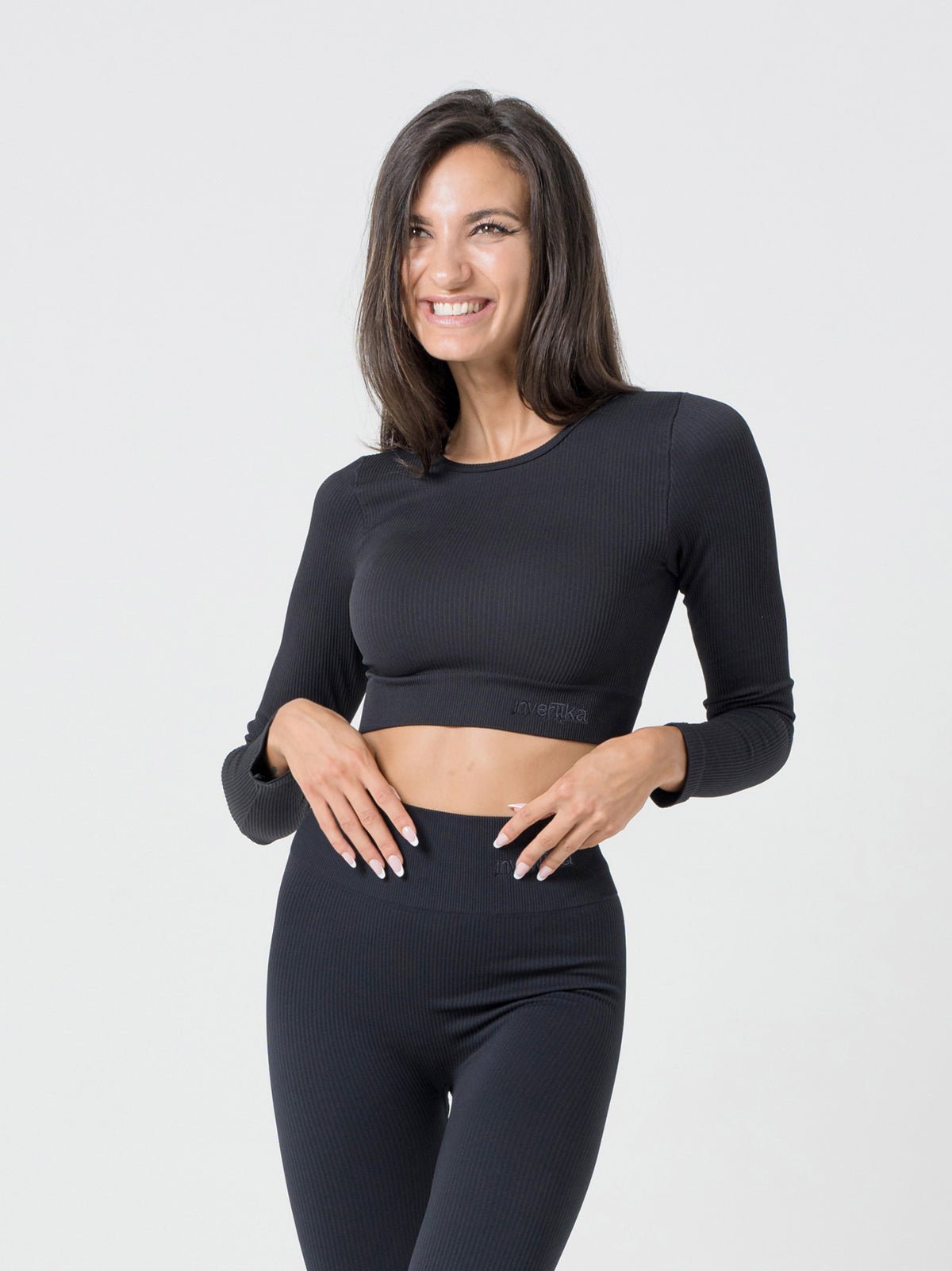 Set Armonika Black Crop Top e Leggings