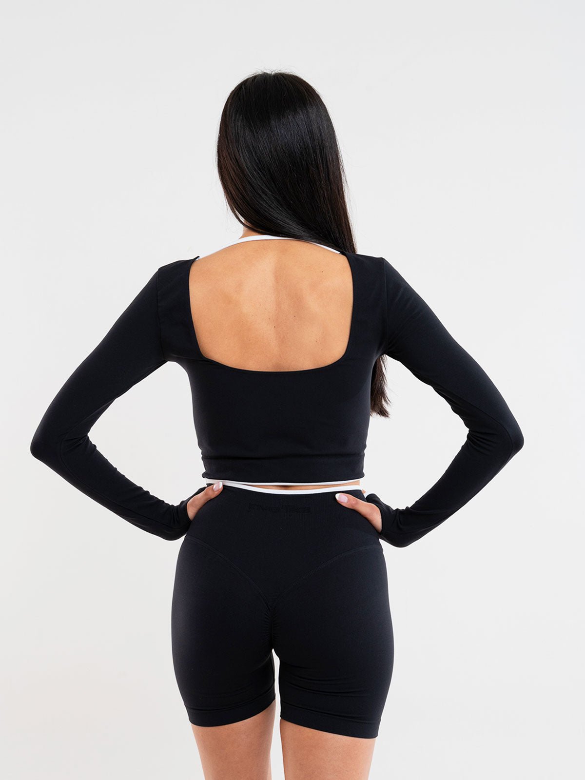 Set Eclettika Black Crop Top e Shorts