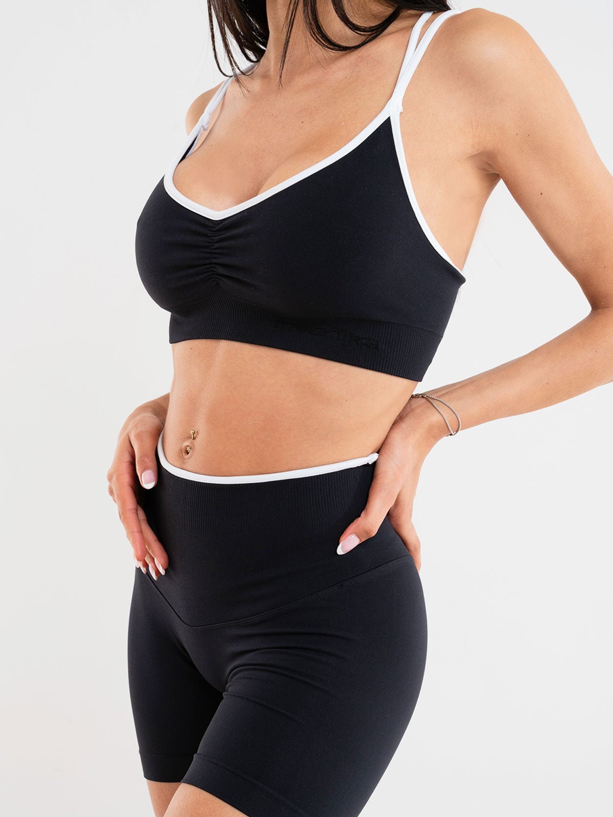 Set Eclettika Black Top e Shorts